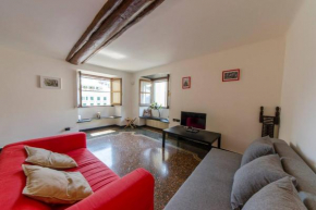 ALTIDO Colorful Flat for 5 close to Piazza De Ferrari